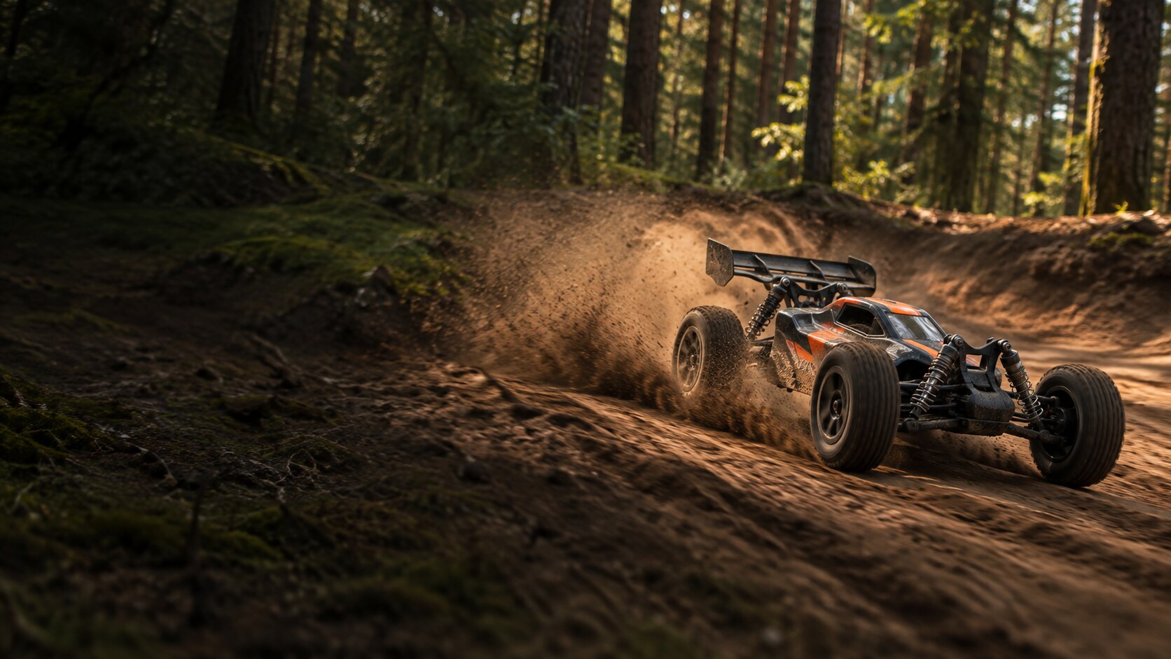 Greitas sportinis RC automobilis miško lenktynių trasoje